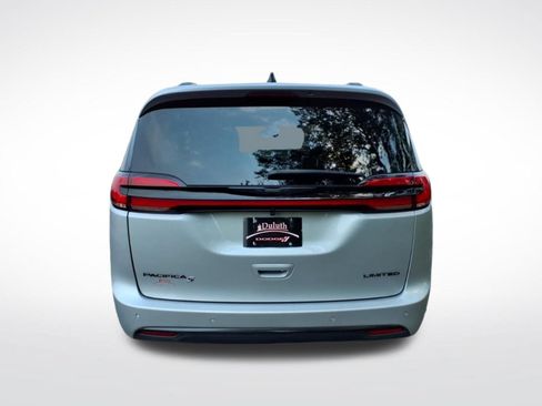 Used 2026 Chrysler Pacifica Limited w/ S Appearance Package FWD image 4