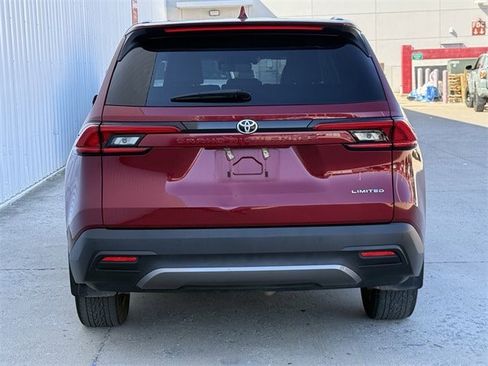 Used 2024 Toyota Grand Highlander Limited image 5