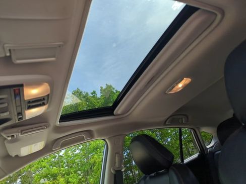 Used 2019 Subaru Crosstrek 2.0i Limited w/ Moonroof Package w/Navigation AWD/4WD image 32