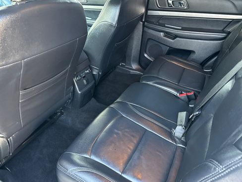 Used 2019 Ford Explorer XLT image 11