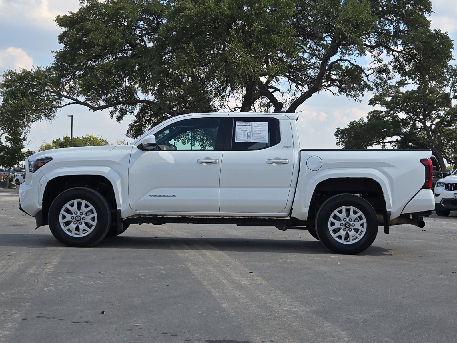 Certified 2025 Toyota Tacoma SR5 AWD/4WD image 2
