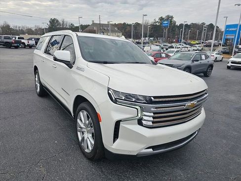 Used 2022 Chevrolet Suburban High Country image 1