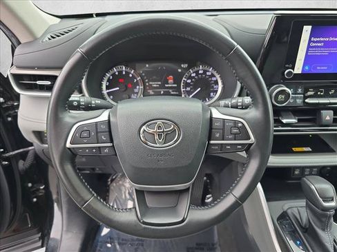 Used 2023 Toyota Highlander XLE AWD/4WD image 18