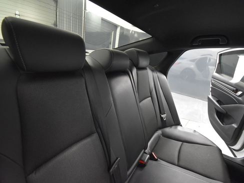 Used 2018 Honda Accord Sport image 19