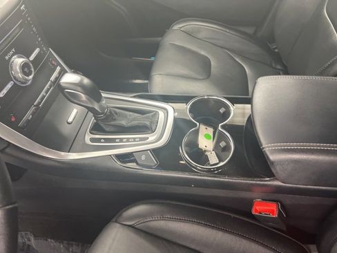 Used 2018 Ford Edge Titanium image 15