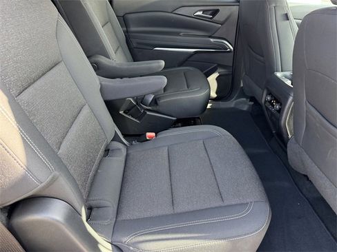 Certified 2025 Chevrolet Traverse LT image 7