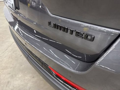 New 2025 Jeep Grand Cherokee Limited w/ Black Appearance Package image 23