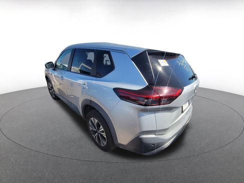 Used 2023 Nissan Rogue SV image 3