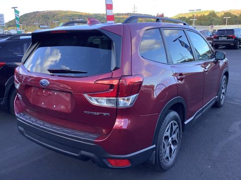 Used 2020 Subaru Forester Premium image 3