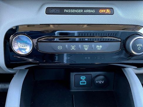 Used 2023 Ford Escape SE image 31