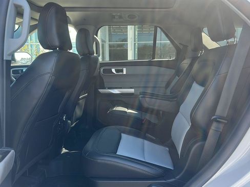 Used 2023 Ford Explorer XLT w/ Equipment Group 202A AWD/4WD image 10