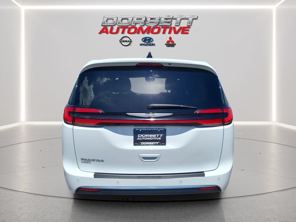 Used 2025 Chrysler Pacifica Select FWD image 7