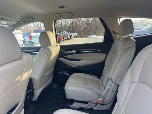 Used 2021 Buick Enclave Essence image 10