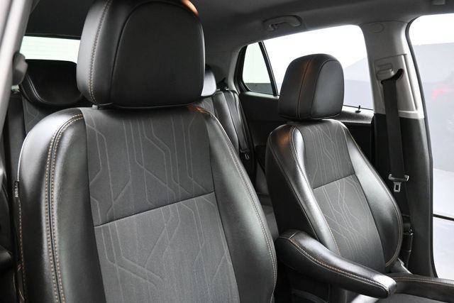 Used 2019 Chevrolet Trax LT FWD image 32