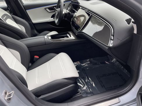 New 2026 Mercedes-Benz E 53 AMG e 4MATIC Sedan image 44