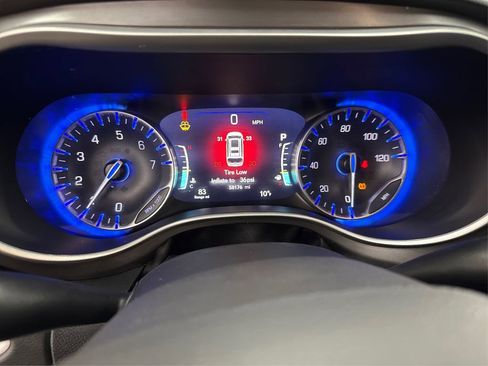 Used 2024 Chrysler Pacifica Touring-L image 23