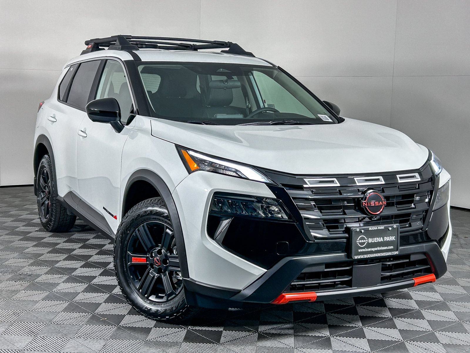 Used 2025 Nissan Rogue SV AWD/4WD image 1