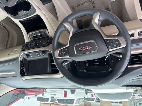 Used 2023 GMC Acadia Denali FWD image 8