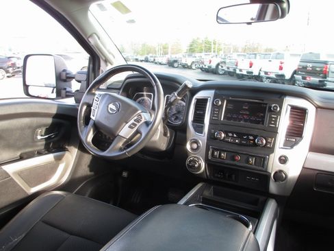 Used 2019 Nissan Titan PRO-4X w/ Pro-4x Utility Package image 21