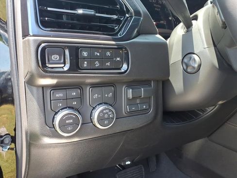 New 2026 GMC Yukon XL AT4 w/ AT4 Premium Plus Package AWD/4WD image 19