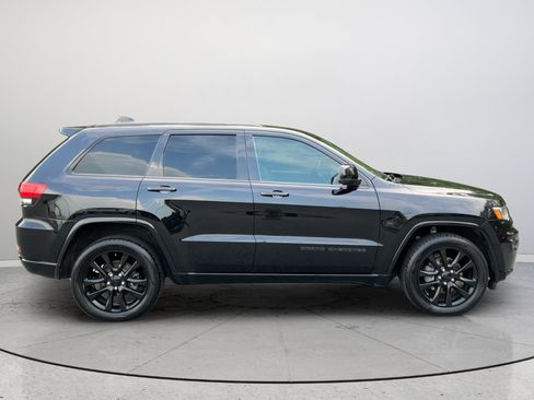 Used 2018 Jeep Grand Cherokee Altitude AWD/4WD image 13