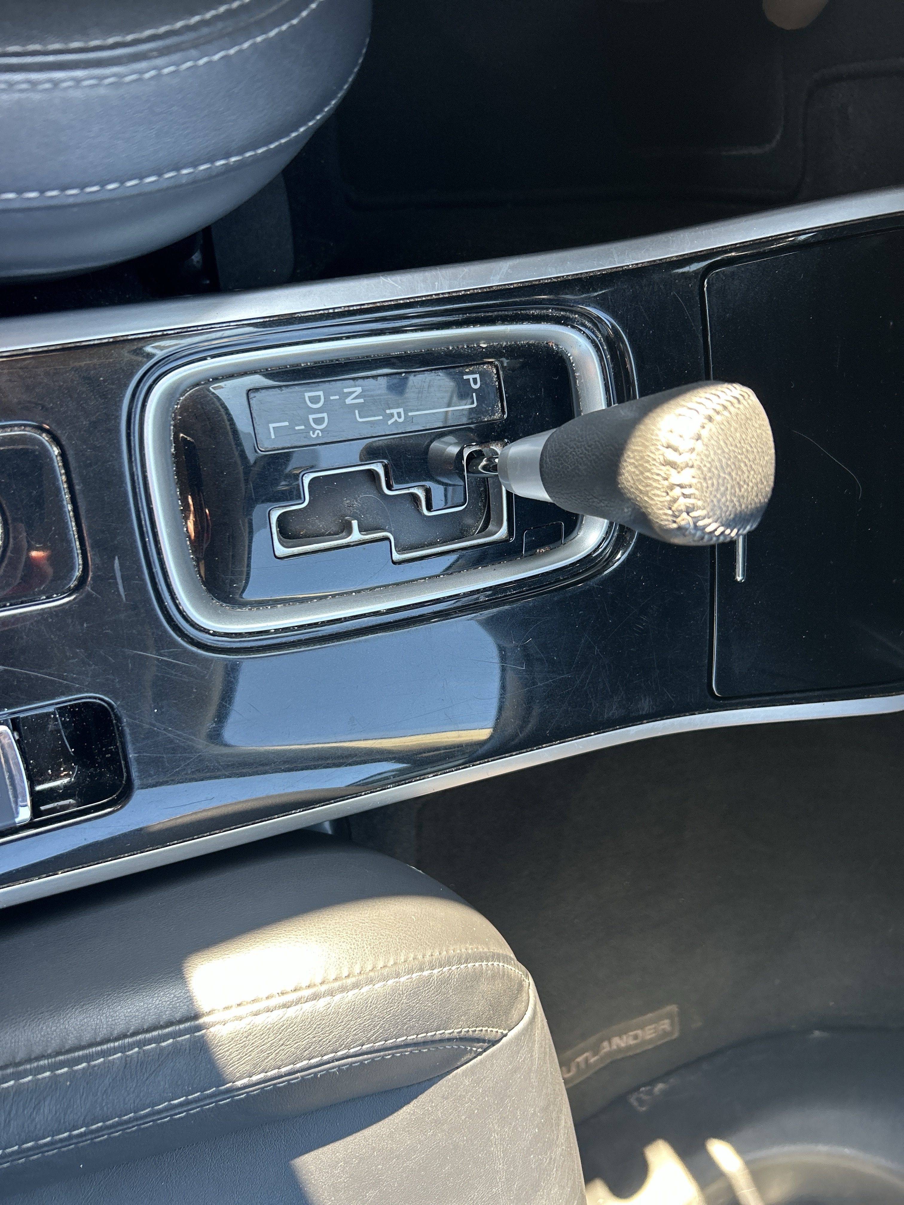 Used 2019 Mitsubishi Outlander ES AWD/4WD image 25