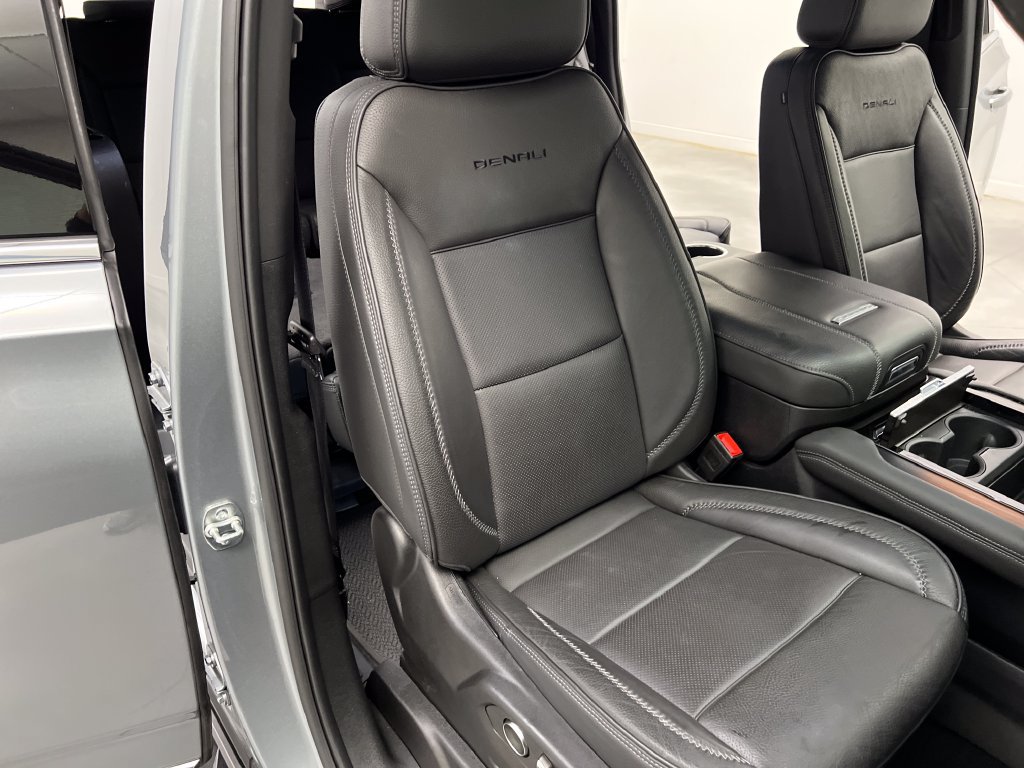 Used 2025 GMC Yukon XL Denali RWD image 29