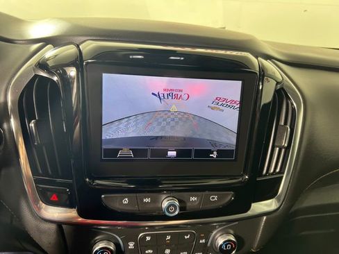 Used 2020 Chevrolet Traverse LT image 19