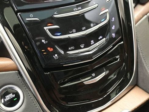 Used 2020 Cadillac Escalade Luxury AWD/4WD image 34