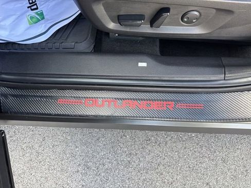 Used 2024 Mitsubishi Outlander SE Black Edition image 14