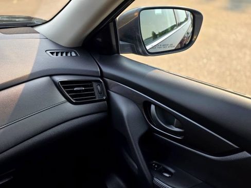Used 2020 Nissan Rogue SV FWD image 27