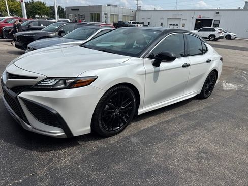 Used 2022 Toyota Camry XSE FWD image 5