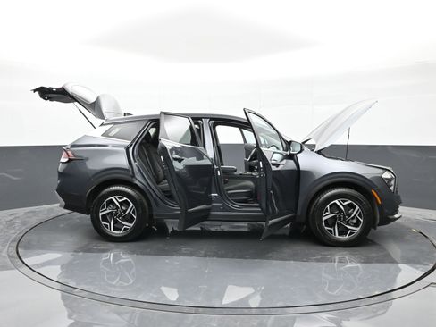 Used 2023 Kia Sportage LX image 47