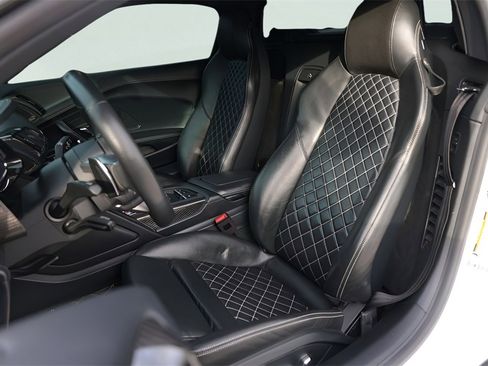 Used 2018 Audi R8 V10 plus image 11