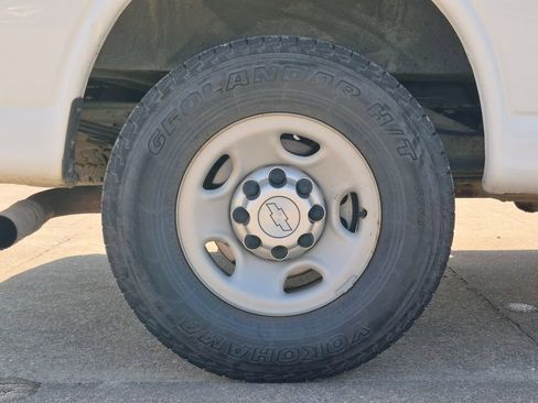 Used 2015 Chevrolet Express 2500 RWD image 22
