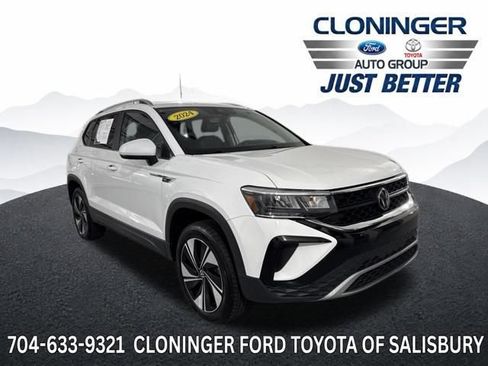 Used 2024 Volkswagen Taos SE w/ Panoramic Sunroof Package AWD/4WD image 1