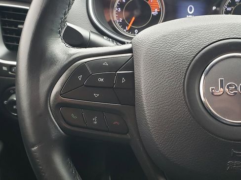 Used 2019 Jeep Cherokee Trailhawk AWD/4WD image 25