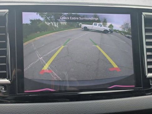 Used 2023 Chrysler Pacifica Touring-L FWD image 13