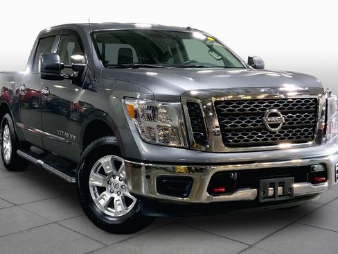 Used 2018 Nissan Titan SV w/ SV Convenience Package AWD/4WD image 3