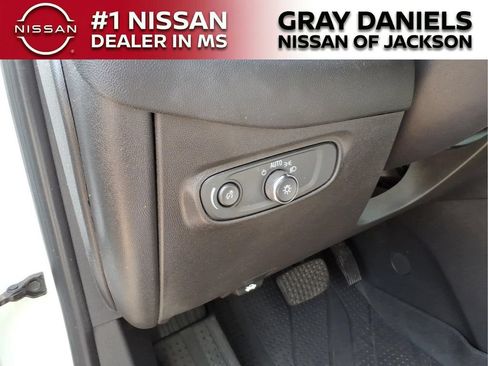Used 2020 Chevrolet Equinox LS w/ LS Convenience Package FWD image 12