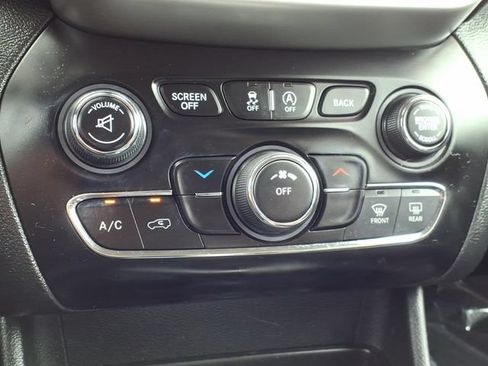 Used 2016 Jeep Cherokee Trailhawk w/ Leather Interior Group AWD/4WD image 25