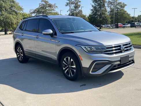 Used 2024 Volkswagen Tiguan S FWD image 2