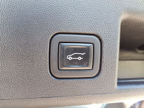 Used 2022 Chevrolet Equinox LT FWD image 26