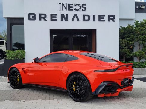 Used 2023 Aston Martin V8 Vantage Coupe RWD image 3