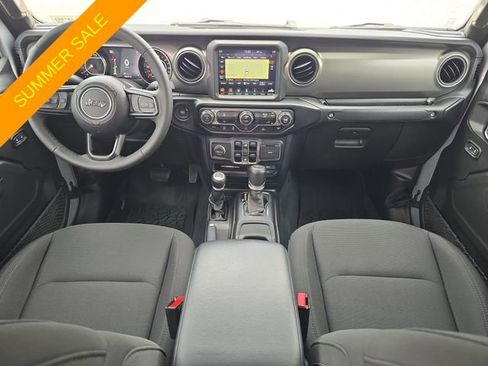 Used 2023 Jeep Gladiator Sport AWD/4WD image 9