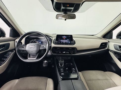 Used 2025 Nissan Rogue SV FWD image 25