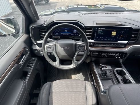 Used 2023 Chevrolet Silverado 1500 LT Trail Boss w/ Convenience Package II AWD/4WD image 19
