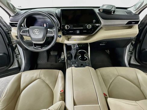 Used 2023 Toyota Highlander Limited AWD/4WD image 17