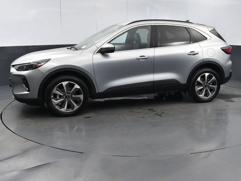 Used 2023 Ford Escape Platinum image 22