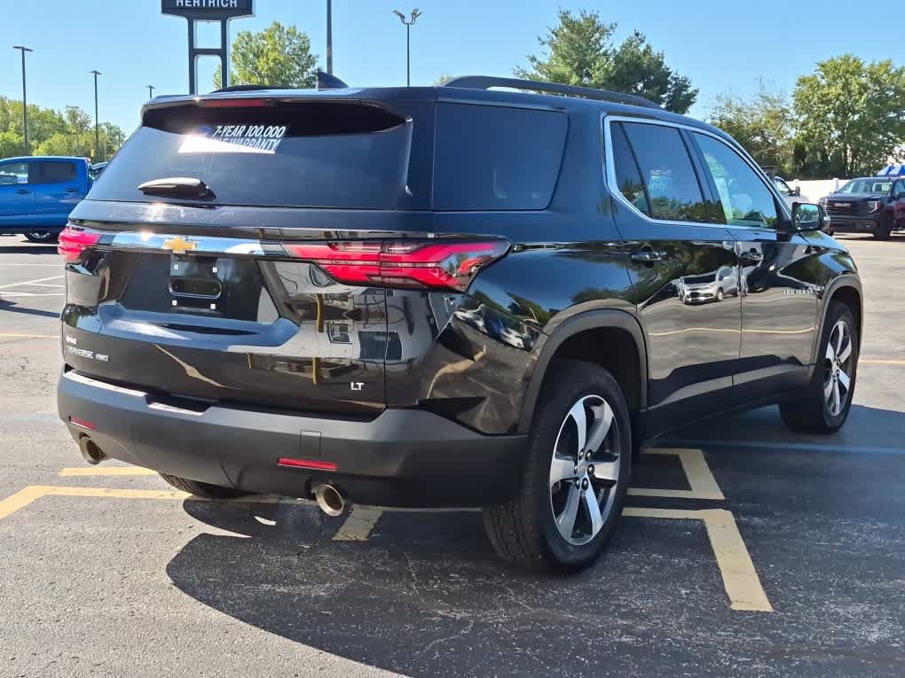 Used 2023 Chevrolet Traverse LT w/ LT Premium Package AWD/4WD image 3
